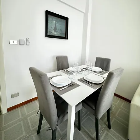 Hostdomus - Ela House