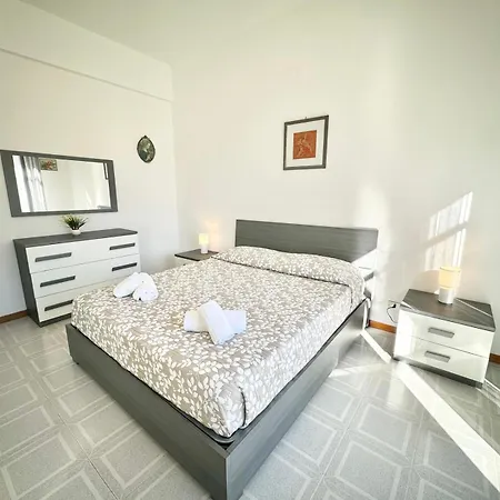 Appartamento Hostdomus - Ela House Finale Ligure