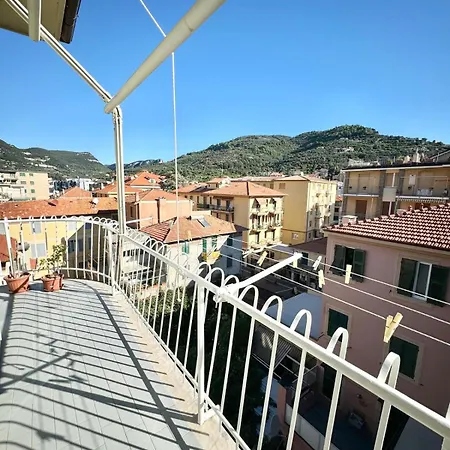 Appartamento Hostdomus - Ela House Finale Ligure