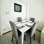 Hostdomus - Ela House