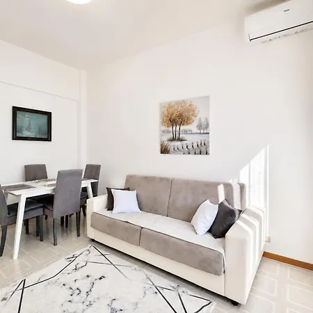 Hostdomus - Ela House
