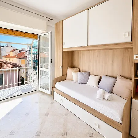 Hostdomus - Ela House