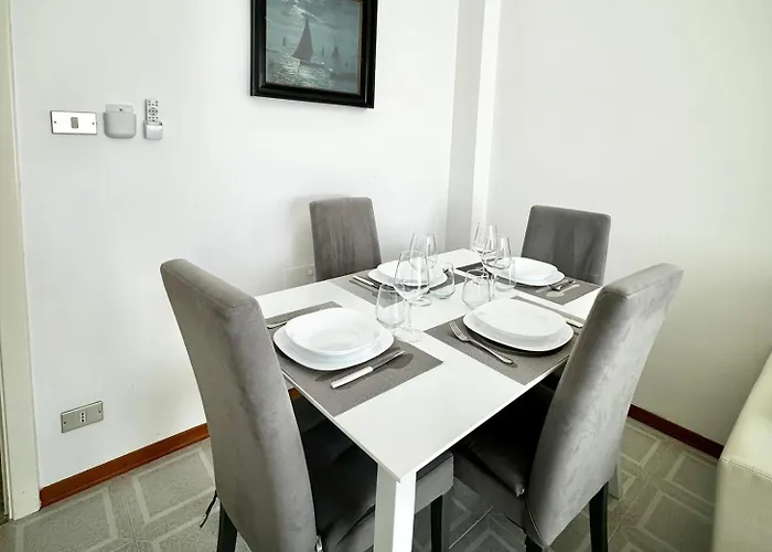 Hostdomus - Ela House